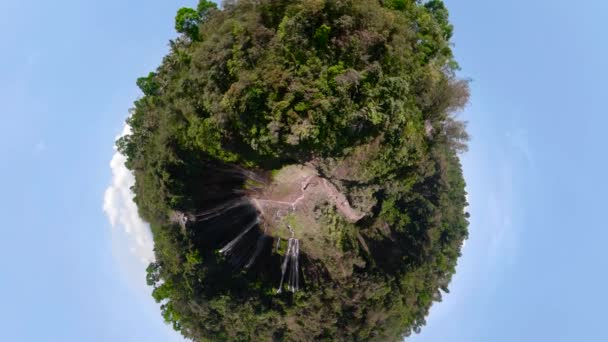 Hermosa cascada tropical Coban sewu, Indonesia . — Vídeos de Stock