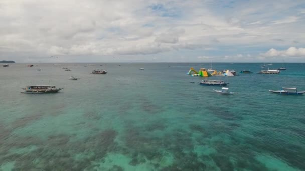 Actividades acuáticas en el mar — Vídeo de stock