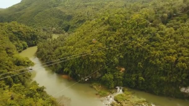 Zipline de atração na selva Bohol, Filipinas . — Vídeo de Stock