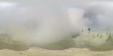 Dağ manzarası ile krater gölü vr360