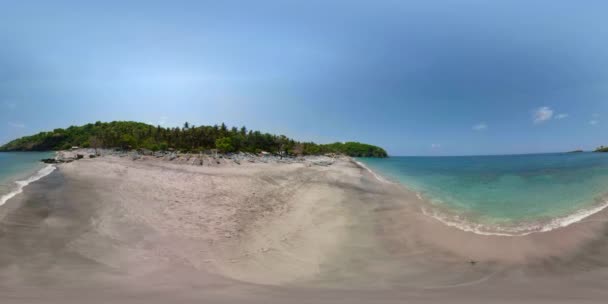 Praia de areia em um resort tropical vr360 — Vídeo de Stock