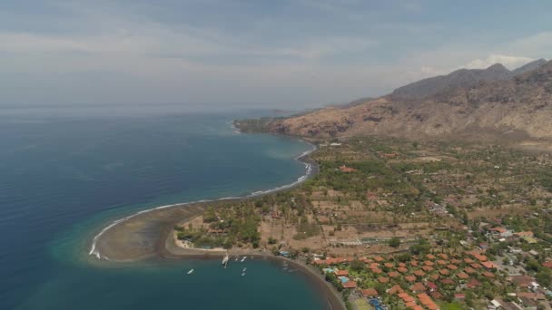 Paisaje tropical con, montañas, playa — Vídeos de Stock