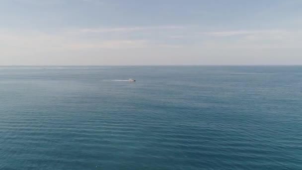 Barco a motor de paisaje marino en el mar — Vídeos de Stock