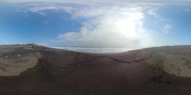 Sandstrand in der Nähe des Ozeans vr360 — Stockvideo