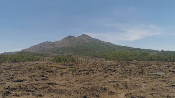 Paysage de montagne avec volcan Batur — Photo