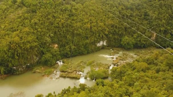 Attraction tyrolienne dans la jungle Bohol, Philippines .