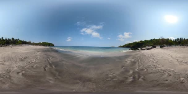 Písečná pláž v vr360 tropických resort — Stock video