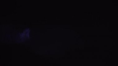 Kawah Ijen Dağı 'nın mavi sülfür yangını..