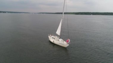 Yelkenli üzerinde çift