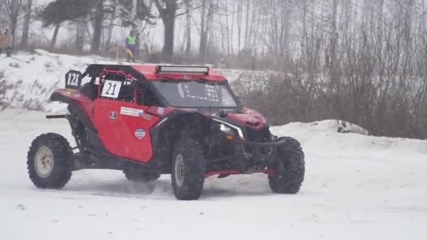 Carreras de ATV en la temporada de invierno. Competición deportiva Rusia, 27 de enero de 2018 . — Vídeo de stock