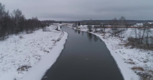 Inverno paisagem fluvial — Vídeo de Stock