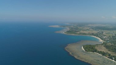 Plajlı deniz manzarası. Filipinler, Luzon