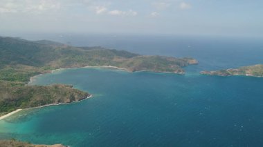 Plajlı deniz manzarası. Filipinler, Luzon