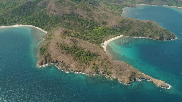 Paesaggio marino con spiaggia. Filippine, Luzon — Foto Stock