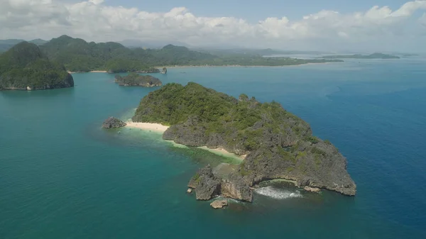 Морський пейзаж з Caramoan островів, Camarines сюр, Філіппіни. — стокове фото