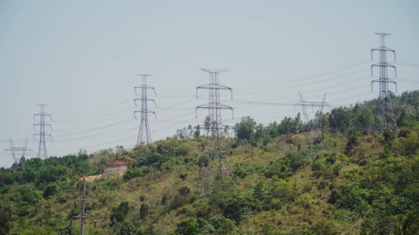 Yüksek voltajlı elektrik hattı. Filipinler, Luzon. — Stok video