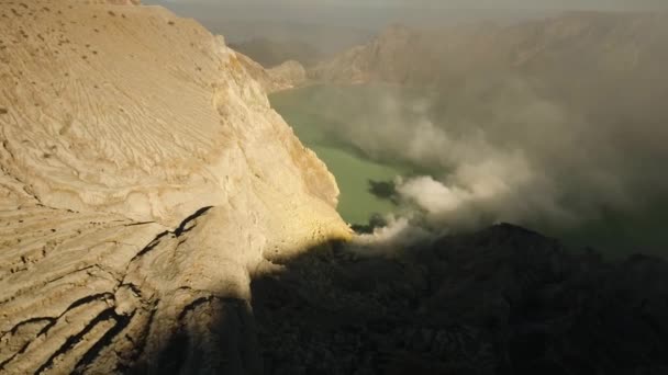 Volcanic crater, where sulfur is mined. — Stock Video