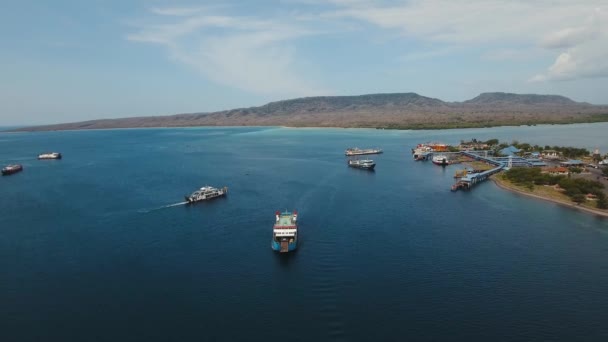 Gilimanuk, yolcu feribot limanı. Bali, Endonezya. — Stok video