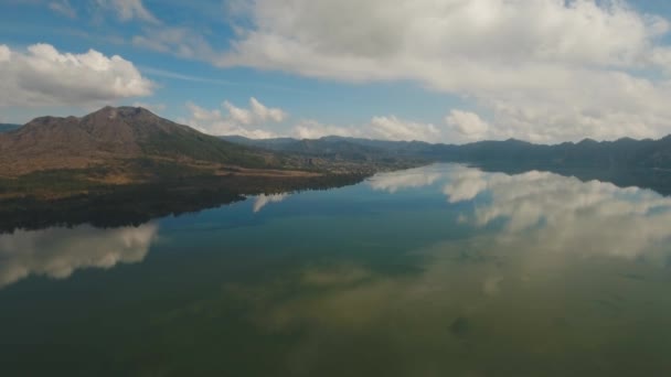 巴图尔湖和火山印度尼西亚巴厘. — 图库视频影像