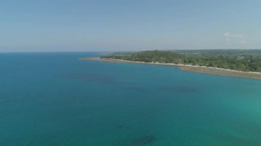 Plajlı deniz manzarası. Filipinler, Luzon