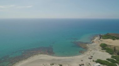 Plajlı deniz manzarası. Filipinler, Luzon