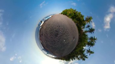 balıkçı tekneleri ile deniz kıyısı