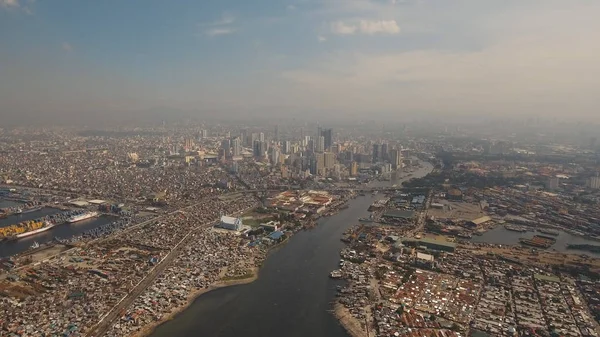 Ville aérienne avec gratte-ciel et bâtiments. Philippines, Manille, Makati. — Photo