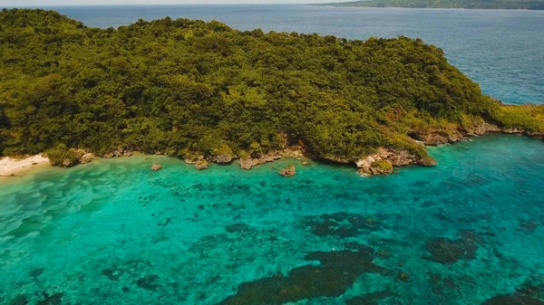 Vue aérienne belle plage sur île tropicale. Boracay île de Philippines. — Photo