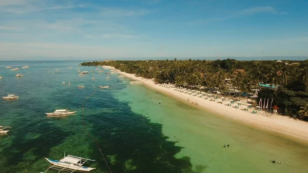 Вид с воздуха красивый пляж Алона на тропическом острове Бохол. Филиппины. — стоковое фото