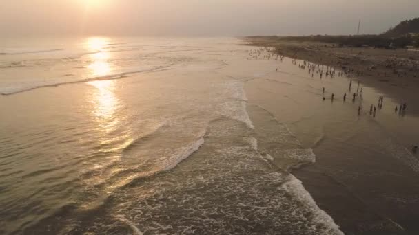 plage de sable près de l'océan Yogyakarta