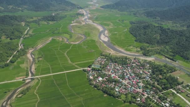 Bergdal med jordbruksmark i Filippinerna — Stockvideo