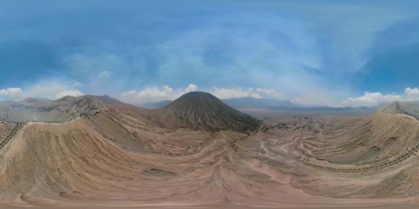 Vulcão ativo com cratera Bromo, Jawa, Indonésia. vr360 — Vídeo de Stock