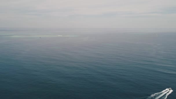 Seestück Motorboot auf dem Meer — Stockvideo