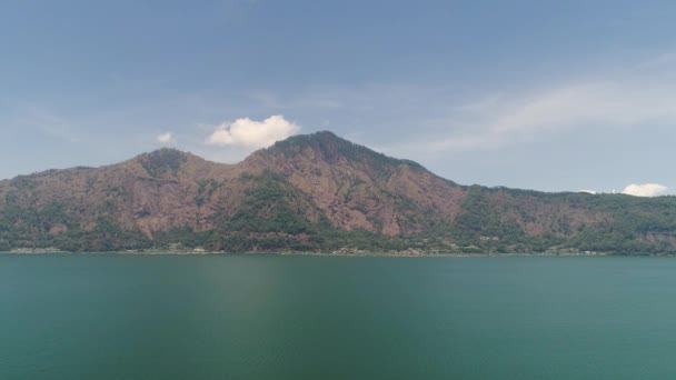 Montanha paisagem lago e céu — Vídeo de Stock