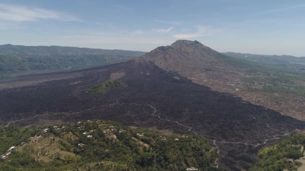 Batur volkanı ile dağ manzarası — Stok video