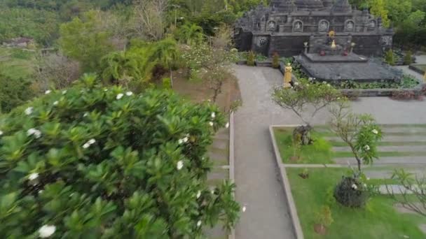 Buddhistický chrám na ostrově Bali — Stock video