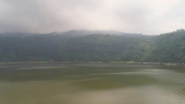 Lago nas montanhas java indonesia — Fotografia de Stock