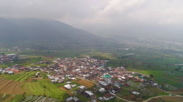 山区风景区和爪哇印度尼西亚村 — 图库照片