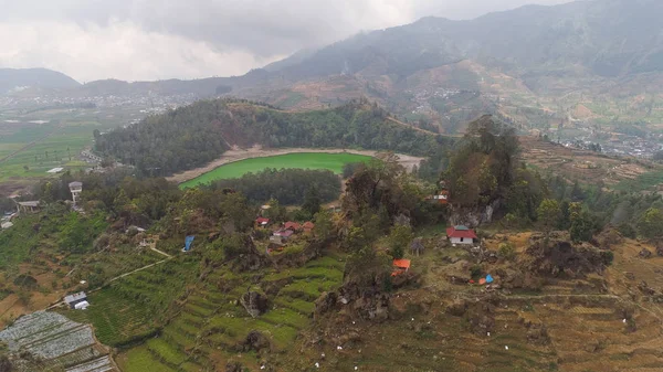 Telaga warna lago no planalto dieng — Fotografia de Stock