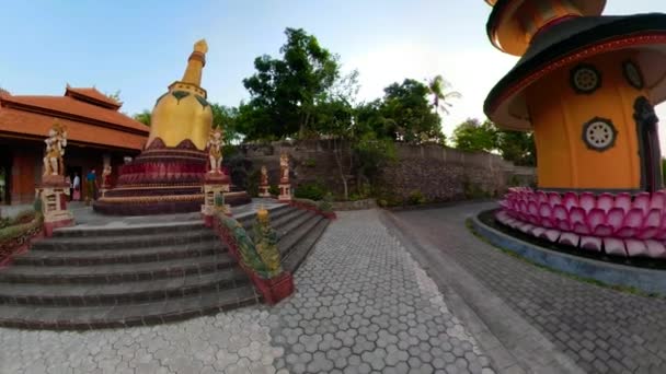 발리 섬에 있는 불교 사원 — 비디오