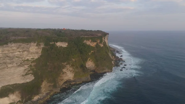 Kayalar ve deniz Bali. Hava görünümü. — Stok fotoğraf