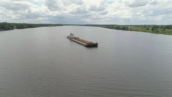 Aak aan de rivier de Volga — Stockfoto