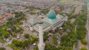 Surabaya Endonezya 'daki Al Akbar Camii.