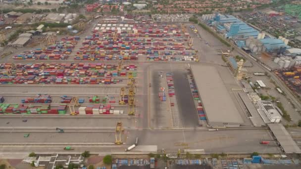 Pelabuhan kargo dan penumpang di Surabaya, java, indonesia — Stok Video