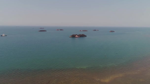 Barcaza con carbón en el mar — Vídeos de Stock