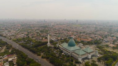 Surabaya Endonezya 'daki Al Akbar Camii.