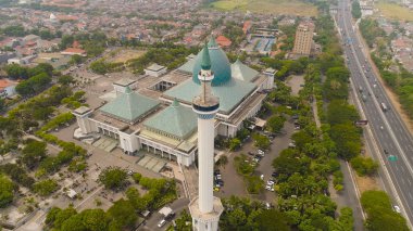 Surabaya Endonezya 'daki Al Akbar Camii.