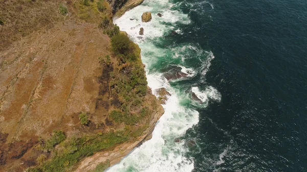 Rocky coast with ocean surf — Stock Photo, Image