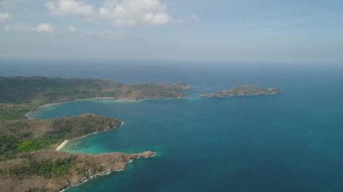 Plajlı deniz manzarası. Filipinler, Luzon