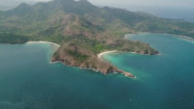 Plajlı deniz manzarası. Filipinler, Luzon